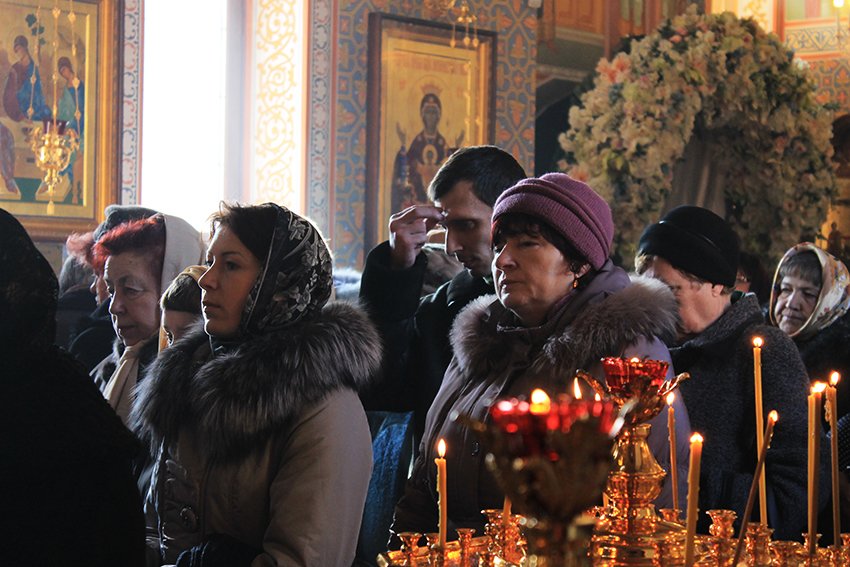 На Сретение в Свято-Покровском храме верующие молились с надеждой о мире (фото) - фото 1
