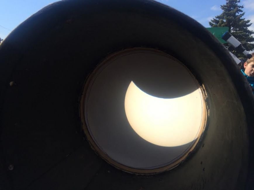 Мариупольцы  массово понаблюдали за солнечным затмением в телескопы (ФОТО) (фото) - фото 3