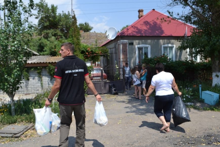 Народные депутаты и волонтеры привезли гуманитарную помощь в прифронтовые населенные пункты (ФОТО + ВИДЕО) (фото) - фото 1