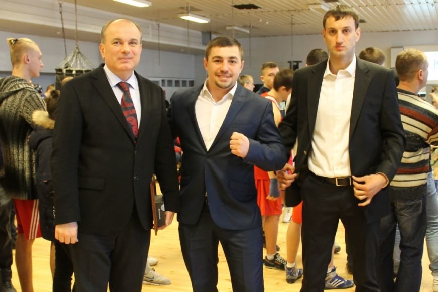 В Мариуполе стартовал первый боксерский турнир памяти Владимира Смирнова (фото) - фото 1