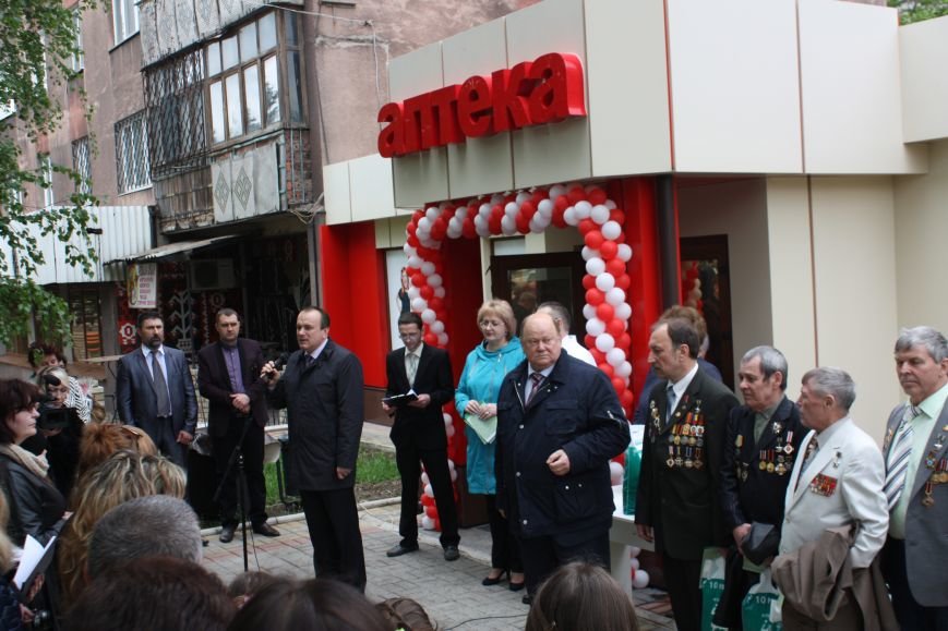 26 апреля в Торецке открылась аптека «Азовфарм» (фото) - фото 1