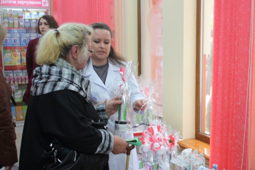 26 апреля в Торецке открылась аптека «Азовфарм» (фото) - фото 1