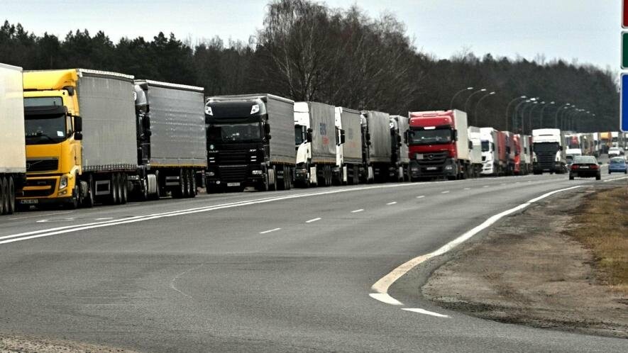 РФ збільшила потік вантажів для своєї арміі через окупований Маріуполь, - Міноборони Великобританії