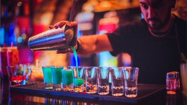В Маріуполі біля драмтеатру відкриють бар із дивною назвою 