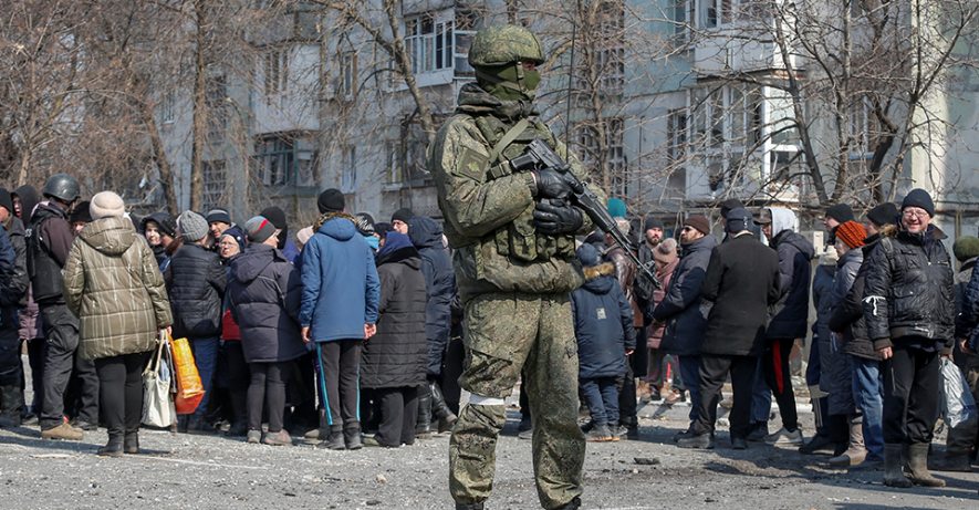 Тільки для своїх. У Маріуполі російським військовим роздають препарати від холери