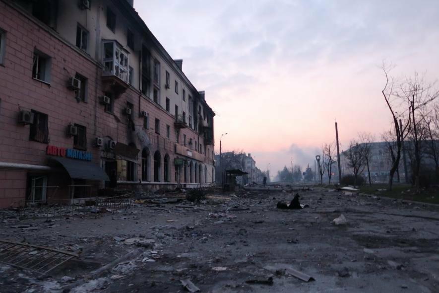 Російськи загарбники зняли кліп про Сталінград і використали кадри з розбомбленого ними ж Маріуполя, - ВІДЕО