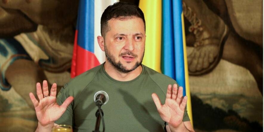 Вони повністю знищили Маріуполь і його російськомовне населення, - Зеленський у Чехії відреагував на запитання про російську мову