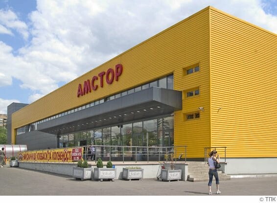 У Маріуполі окупанти демонтують торговельний центр, що належить Новинському, - ВІДЕО