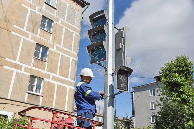 Окупанти похвалилися, що встановили ще 10 світлофорів, проте аварійність на дорогах не знижується