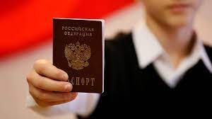 Буде розцінюватися як кримінальний злочин  У Кабміні попередили українців про наслідки отримання російського паспорта