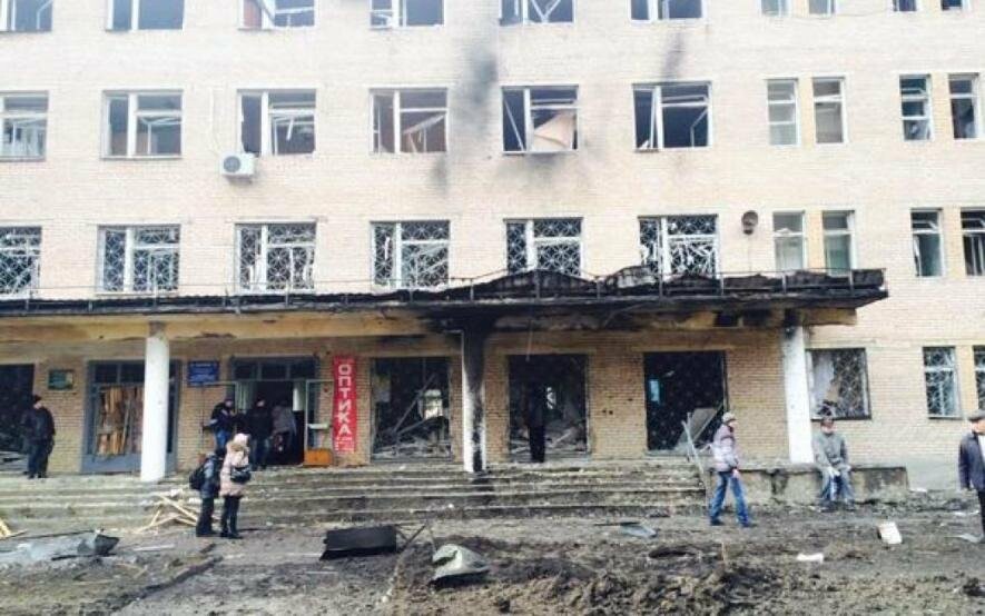 В лікарнях Донецька не вистачає ліжок для цивільних. Лікарі рятують поранених в боях росіян