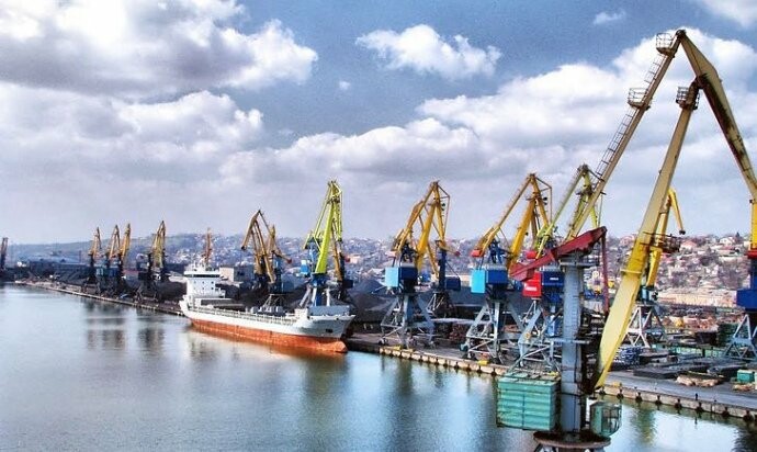 Біля морського порту в Маріуполі пролунав вибух, - ВІДЕО