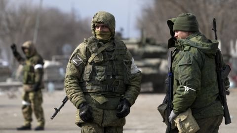 У Маріуполі партизани отруїли 17 російських окупантів, двоє з них уже мертві