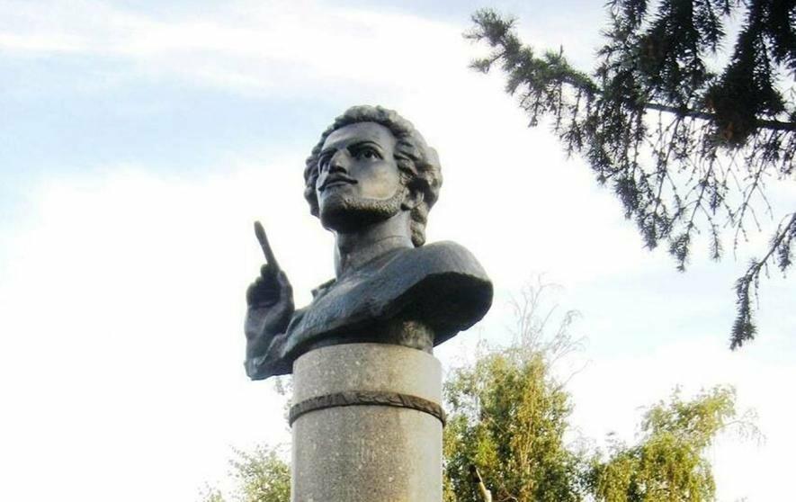 Куїнджі знайшовся: стало відомо, що окупанти планують зробити з бюстом відомого українця, - ВІДЕО