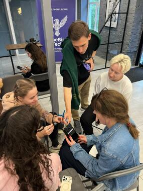 Ukrainian journalists are being trained in safety while working near the front line