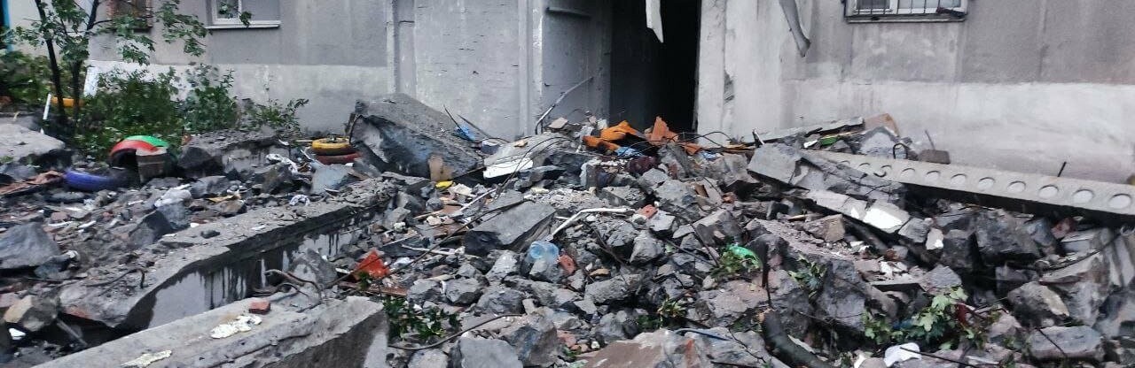 У Торецьку з-під завалів зруйнованої росіянами багатоповерхівки врятували 19 чоловік