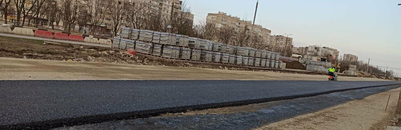Рай і пекло. Як виглядають дві дороги на одному бульварі в окупованому Маріуполі, - ФОТОФАКТ