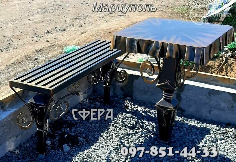 Оградки на кладбище, столы, скамейки, кованые вазоны. Мариуполь ...