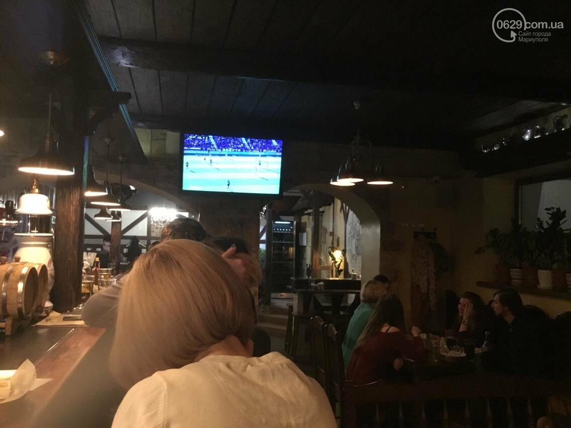 Бургер “Обама”, закуска “Не Цезарь” в кнайпе "Bierkeller", фото-2 Бургер “Обама”, закуска “Не Цезарь” в кнайпе "Bierkeller", фото-2