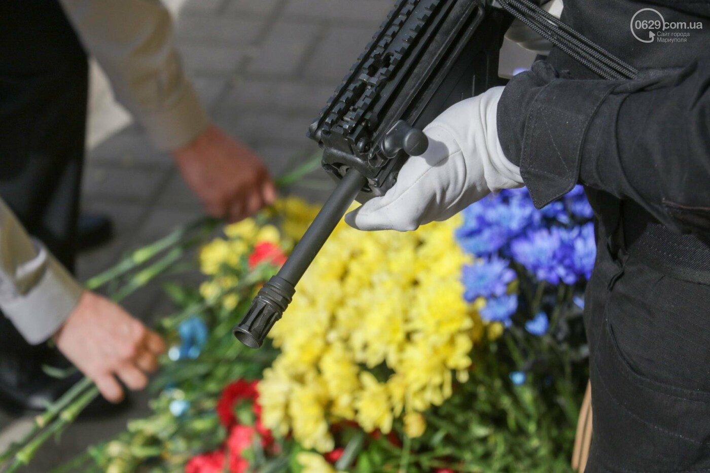 В Мариуполе почтили память патриотов, погибших 9 мая 2014..., фото-33 В Мариуполе почтили память патриотов, погибших 9 мая 2014 года (ФОТОРЕПОРТАЖ+ВИДЕО), фото-33