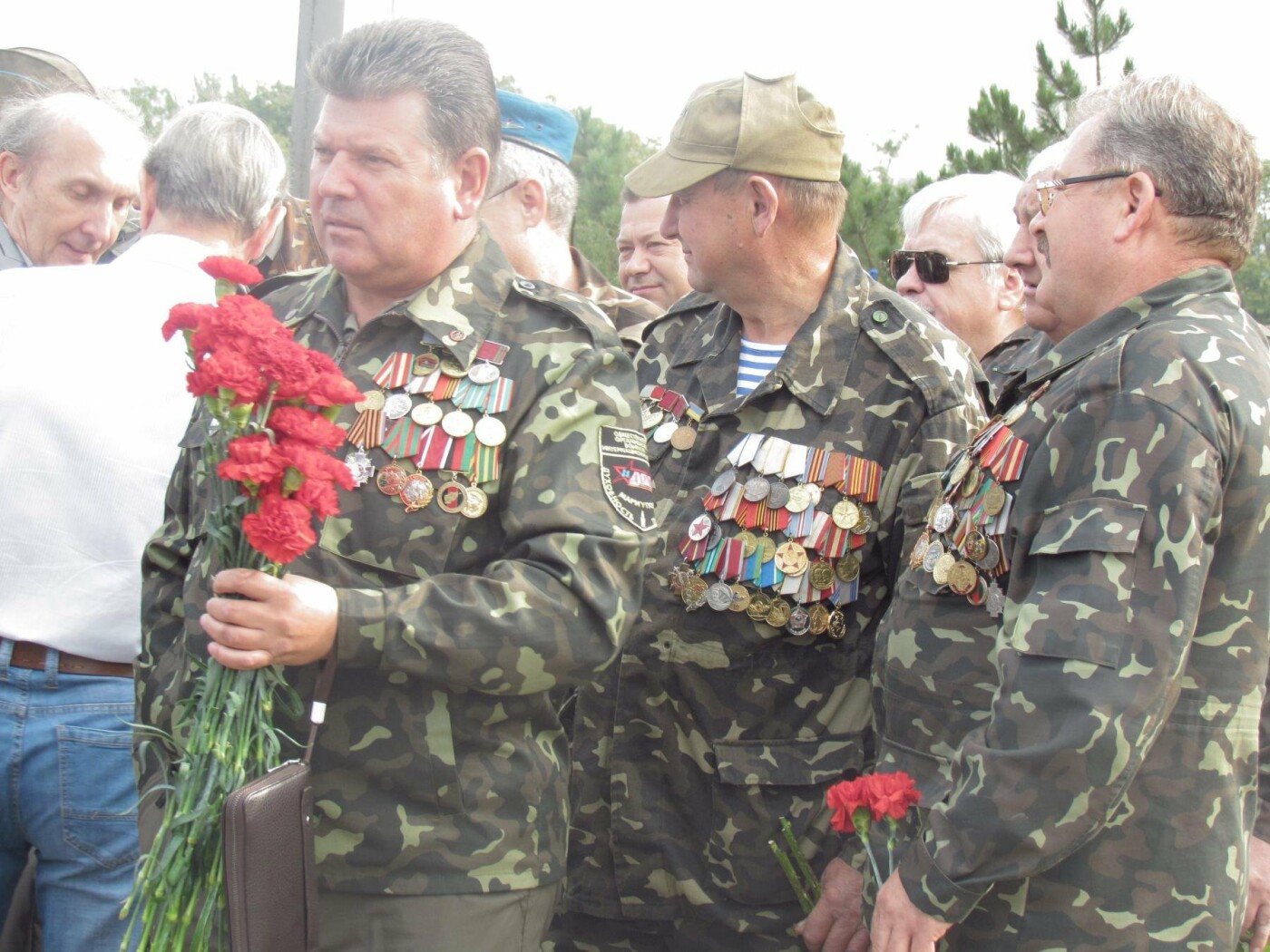 Мариуполь сегодня новости последнего часа карта. Празднование освобождения Мариуполя. Нацист в шубе Мариуполь. Мариуполь сегодня 9майя.