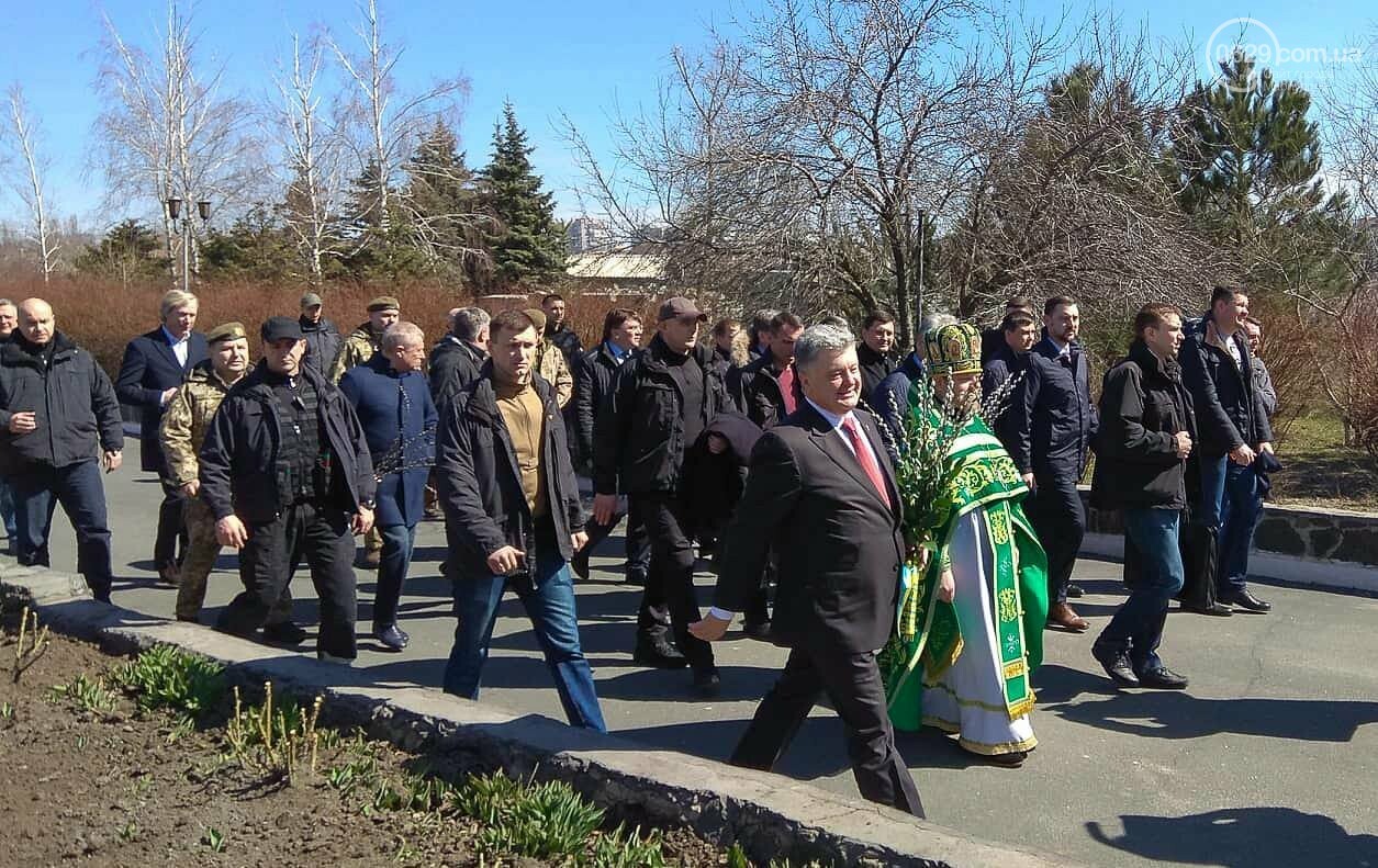 7 визитов Порошенко. Зачем гарант приезжал в Мариуполь, - ФОТО, фото-5 7 визитов Порошенко. Зачем гарант приезжал в Мариуполь, - ФОТО, фото-5