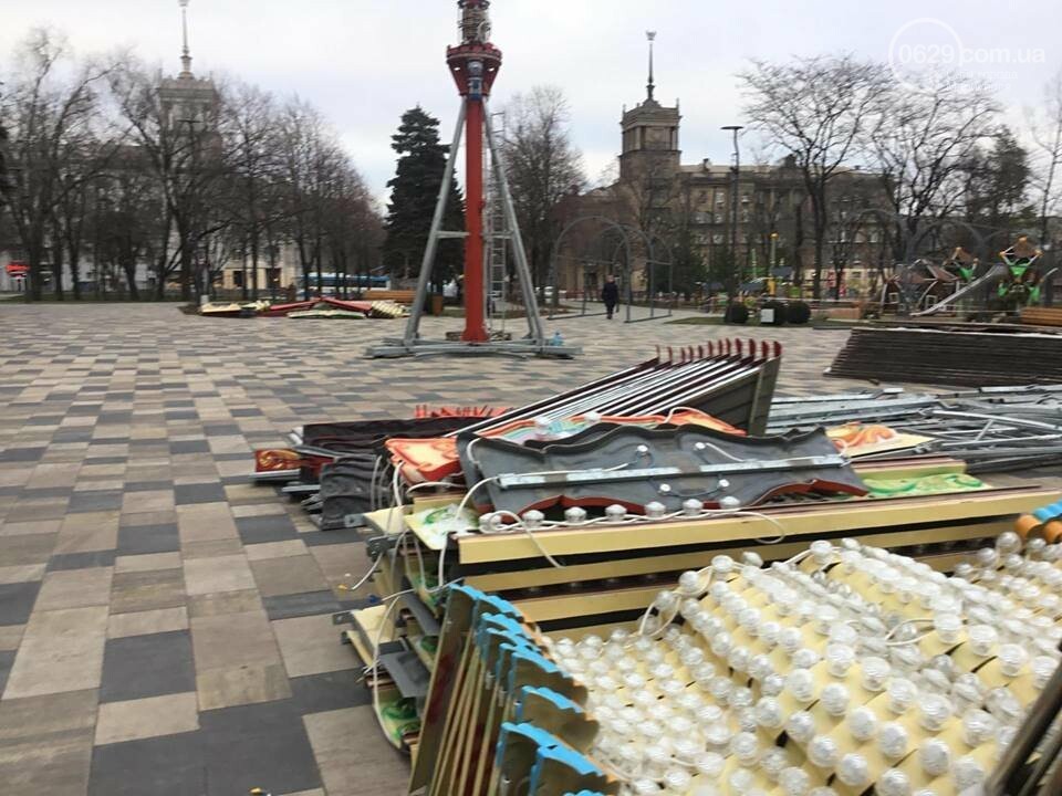 В Мариуполь из Киева привезли карусель и снег, - ФОТОРЕПОРТАЖ, фото-12 В Мариуполь из Киева привезли карусель и снег, - ФОТОРЕПОРТАЖ, фото-12