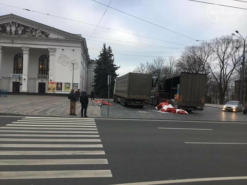 В Мариуполь из Киева привезли карусель и снег, - ФОТОРЕПОРТАЖ, фото-23 В Мариуполь из Киева привезли карусель и снег, - ФОТОРЕПОРТАЖ, фото-23