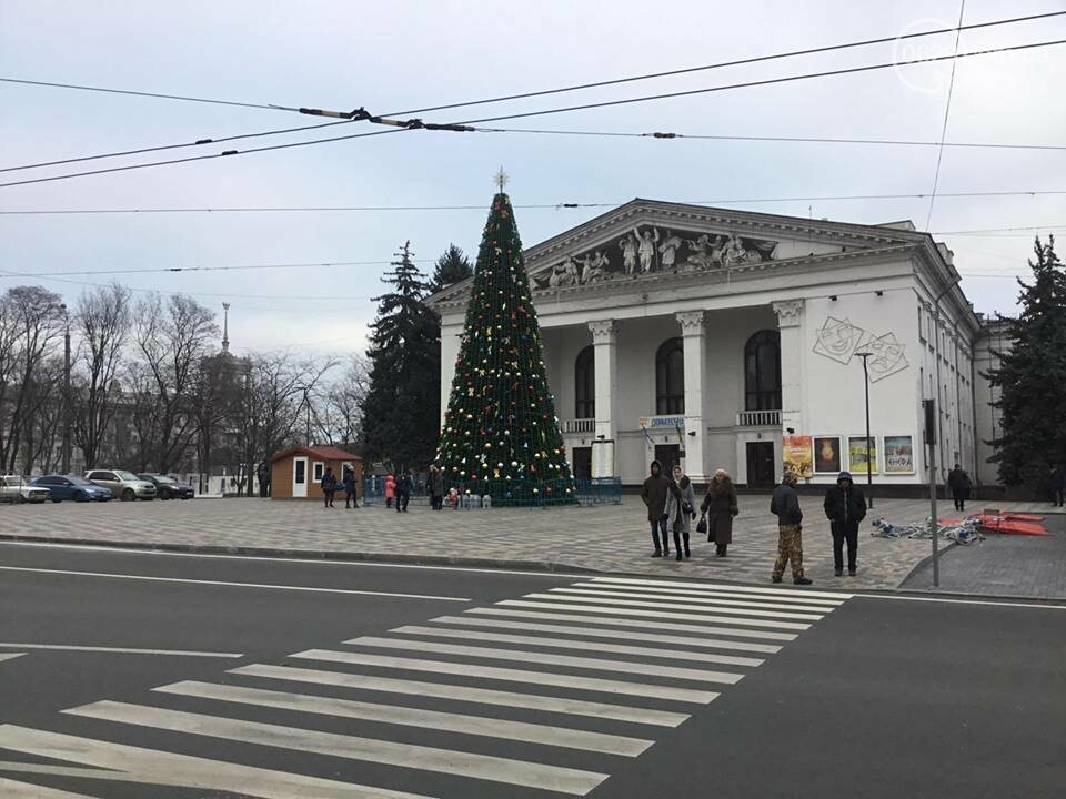 В Мариуполь из Киева привезли карусель и снег, - ФОТОРЕПОРТАЖ, фото-25 В Мариуполь из Киева привезли карусель и снег, - ФОТОРЕПОРТАЖ, фото-25