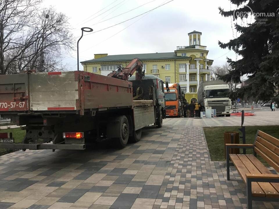 В Мариуполь из Киева привезли карусель и снег, - ФОТОРЕПОРТАЖ, фото-5 В Мариуполь из Киева привезли карусель и снег, - ФОТОРЕПОРТАЖ, фото-5