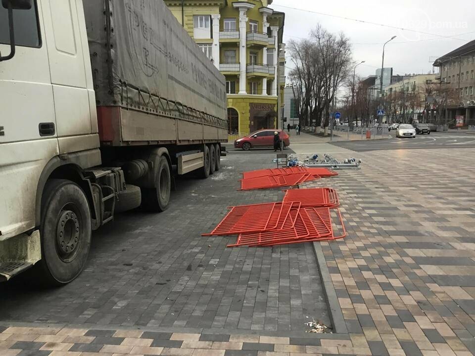 В Мариуполь из Киева привезли карусель и снег, - ФОТОРЕПОРТАЖ, фото-6 В Мариуполь из Киева привезли карусель и снег, - ФОТОРЕПОРТАЖ, фото-6