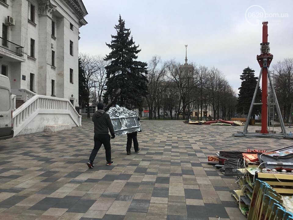 В Мариуполь из Киева привезли карусель и снег, - ФОТОРЕПОРТАЖ, фото-7 В Мариуполь из Киева привезли карусель и снег, - ФОТОРЕПОРТАЖ, фото-7