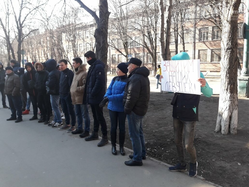 Днепропетровск сегодня новости последнего часа. Митинг в Мариуполе. Жовтневом районе Мариуполя. Политолог Мариупольский. Мариуполь последние новости сейчас.