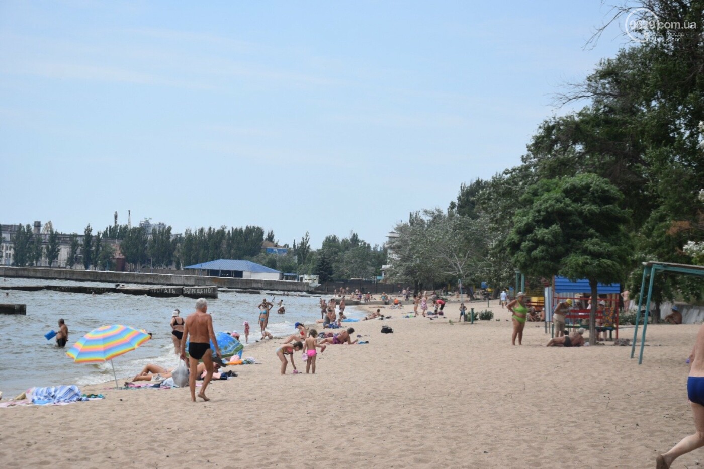 Мариуполь фото пляжей. Мариуполь пляж песчанка. Пляж поселка песчаный мариуполь. Берег песчанка мариуполь. Азовское море мариуполь.