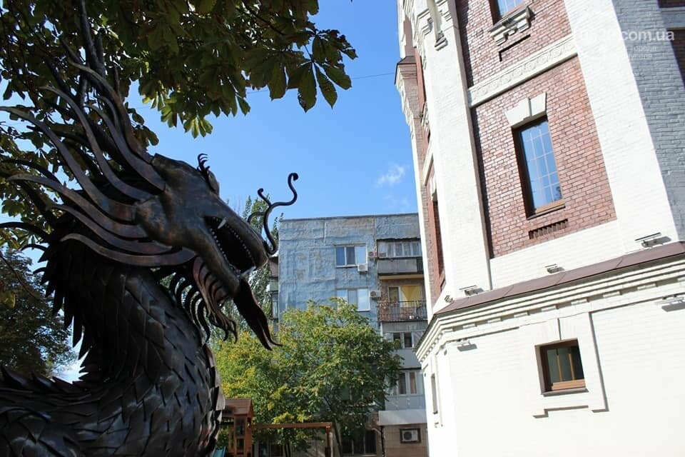 Где прописались ворон, дракон и конь после того, как их вык..., фото-2 Где прописались ворон, дракон и конь после того, как их выковали в Мариуполе,- ФОТО, фото-2
