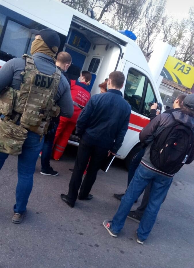 В центре Мариуполя СБУ задержала двух сотрудников полиции,..., фото-2 В центре Мариуполя СБУ задержала двух сотрудников полиции, - ВИДЕО, фото-2