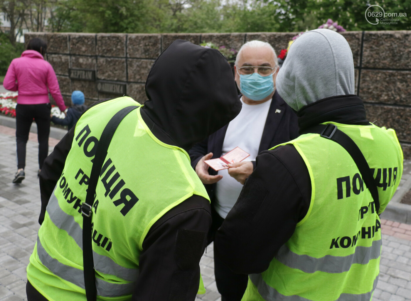 День Победы в Мариуполе: без фанфар и парадов - с искренней..., фото-5 День Победы в Мариуполе: без фанфар и парадов - с искренней скорбью о погибших, - ФОТОРЕПОРТАЖ, фото-5