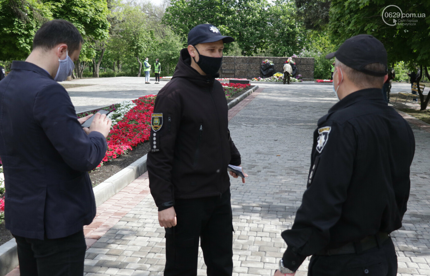 День Победы в Мариуполе: без фанфар и парадов - с искренне..., фото-12 День Победы в Мариуполе: без фанфар и парадов - с искренней скорбью о погибших, - ФОТОРЕПОРТАЖ, фото-12