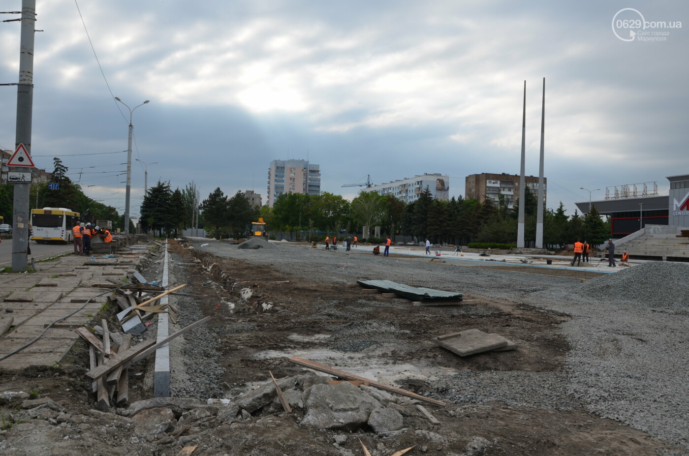 В Мариуполе убрали забор на площади Свободы, - ФОТО, ВИДЕО, фото-2 В Мариуполе убрали забор на площади Свободы, - ФОТО, ВИДЕО, фото-2