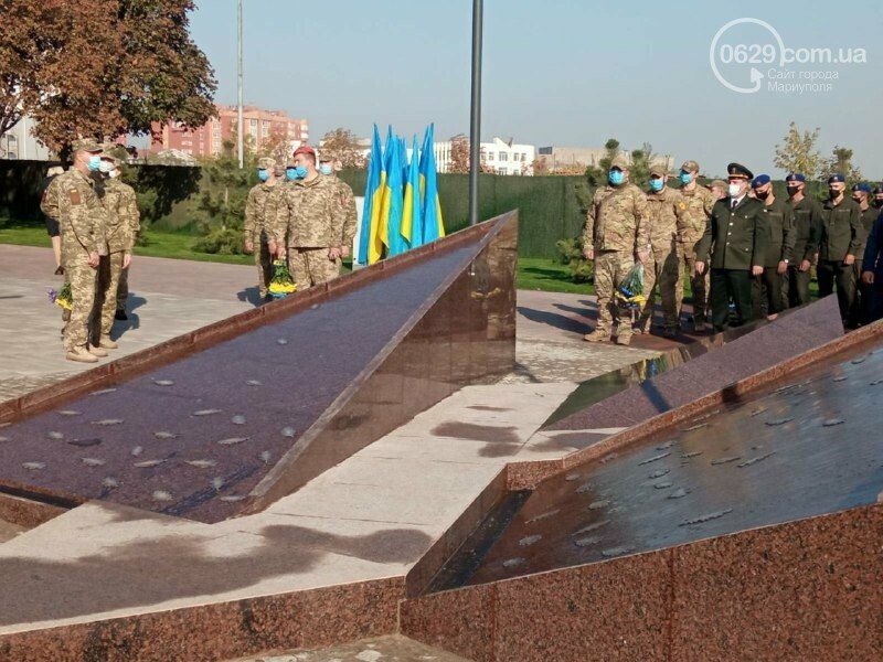 Звон Колокола Мира и награды. В Мариуполе празднуют День за..., фото-2 Звон Колокола Мира и награды. В Мариуполе празднуют День защитника Украины, - ФОТОРЕПОРТАЖ, фото-2