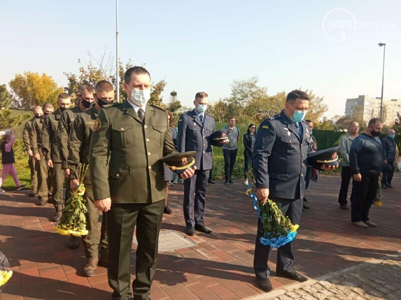 Звон Колокола Мира и награды. В Мариуполе празднуют День за..., фото-6 Звон Колокола Мира и награды. В Мариуполе празднуют День защитника Украины, - ФОТОРЕПОРТАЖ, фото-6
