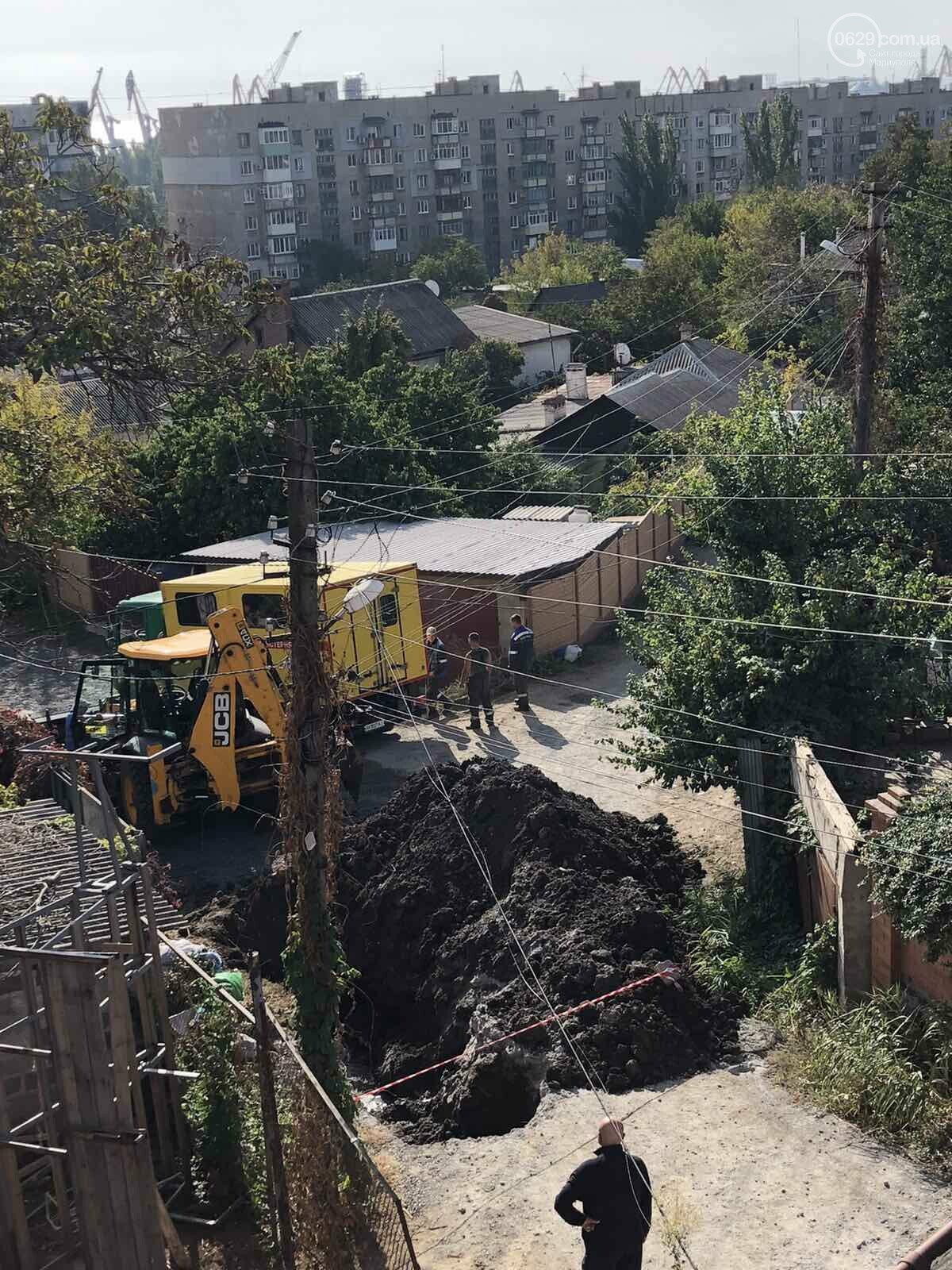 В Мариуполе порыв трубы заблокировал жителей 6 частных домов, - ФОТОФАКТ -  Новини 23 жовтня 2020 р. - 0629.com.ua