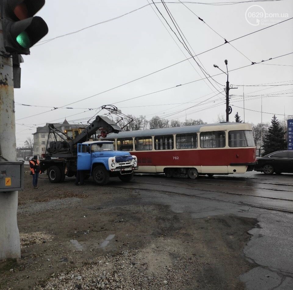 Поезд сошел с рельс фото