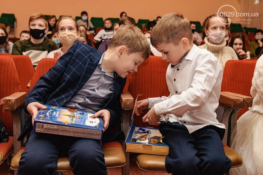 Как Фонд Бориса Колесникова и ХК «Донбасс» поздравили 62 0..., фото-10 Как Фонд Бориса Колесникова и ХК «Донбасс» поздравили 62 000 детей Донетчины с Днем Николая: яркие ФОТО, фото-10