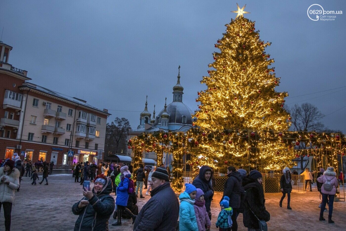 Мариупольскую елку назвали самой красивой в Украине, - ФОТО - Новини 23  грудня 2020 р. - 0629.com.ua