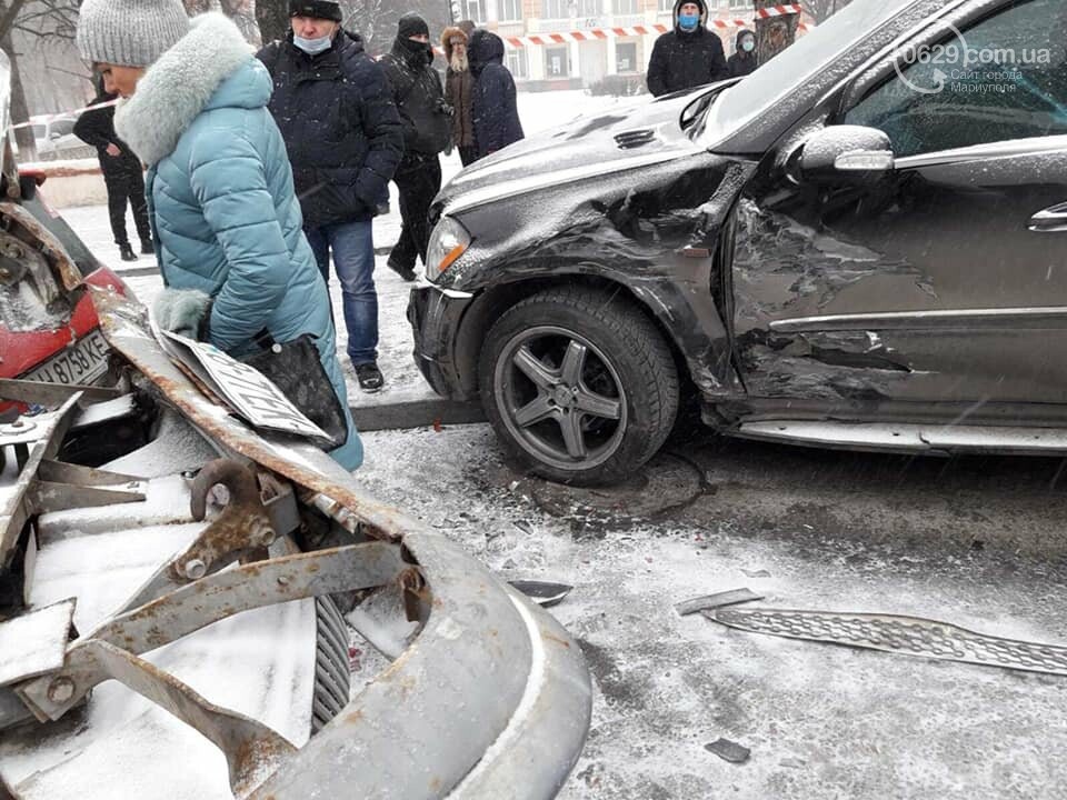 В  Мариуполе наезд на авто активиста сорвал  антитарифный митинг,- ФОТО, ВИДЕО, фото-8