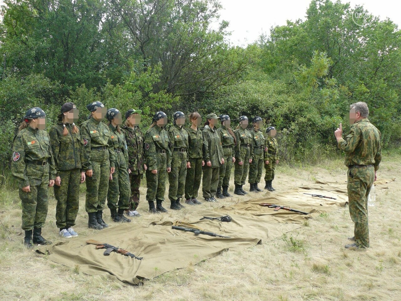 Выстрел в детство. Как боевики "ДНР" привлекают подростков..., фото-2 Выстрел в детство. Как боевики "ДНР" привлекают подростков в свои ряды , - ФОТО, фото-2