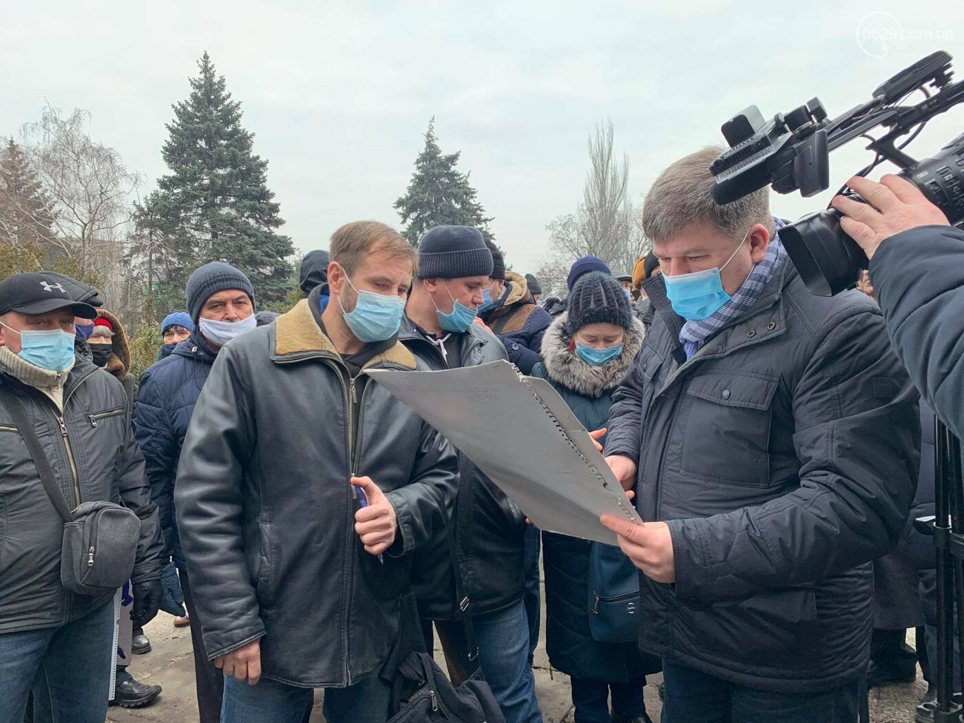 В Мариуполе стартовала сессия горсовета: работники СРЗ устроили митинг, - ФОТО, фото-7