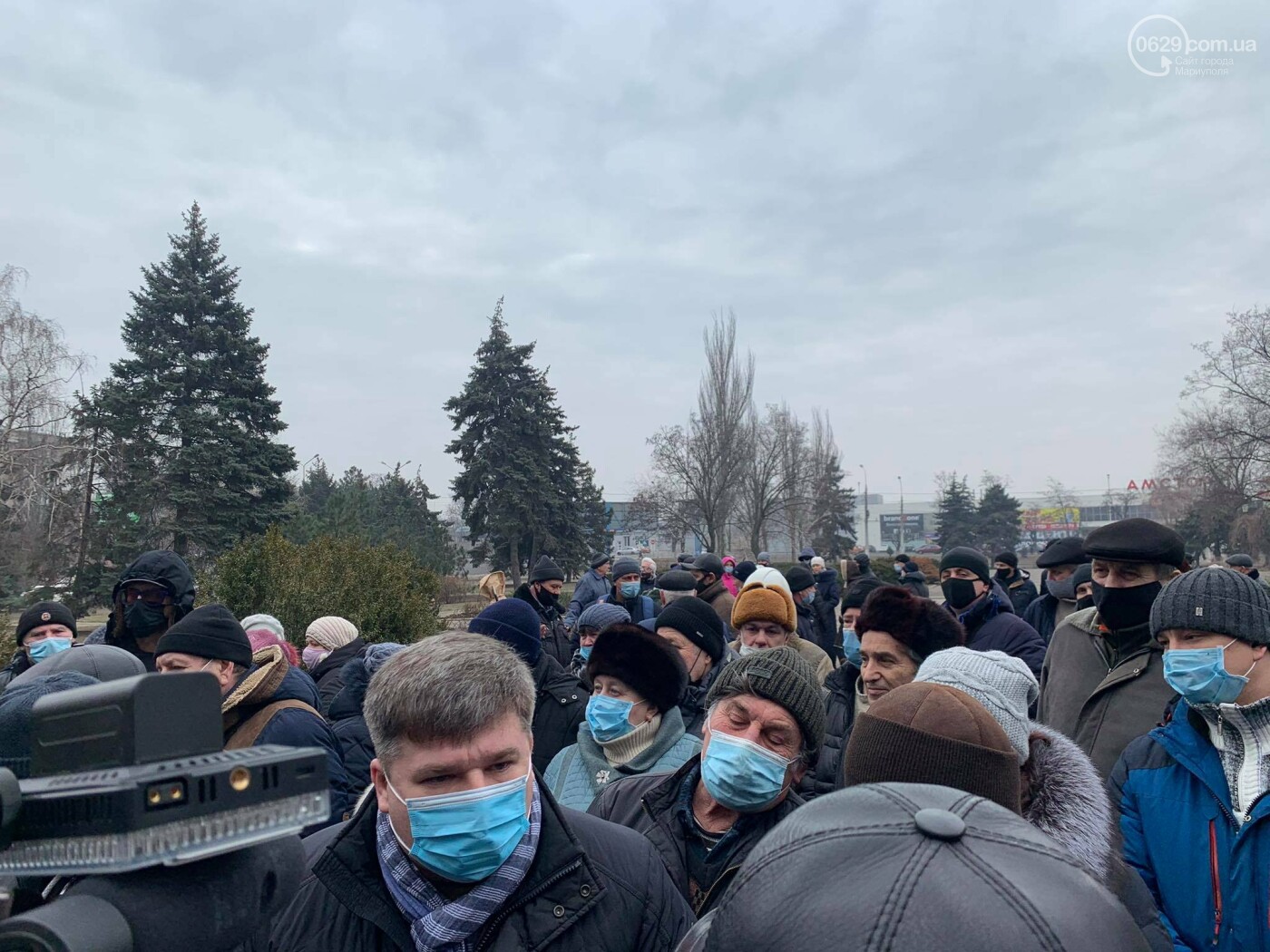 В Мариуполе стартовала сессия горсовета: работники СРЗ устроили митинг, - ФОТО, фото-8