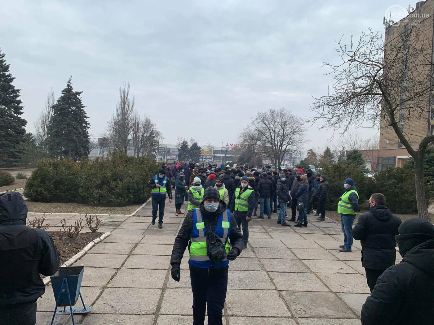 В Мариуполе стартовала сессия горсовета: работники СРЗ устроили митинг, - ФОТО, фото-9